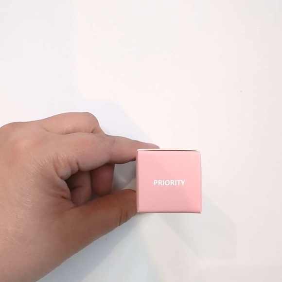 (3/30$) ESTATE COSMETICS Most Wanted Lip Balm in Priority - Picture 4 of 4